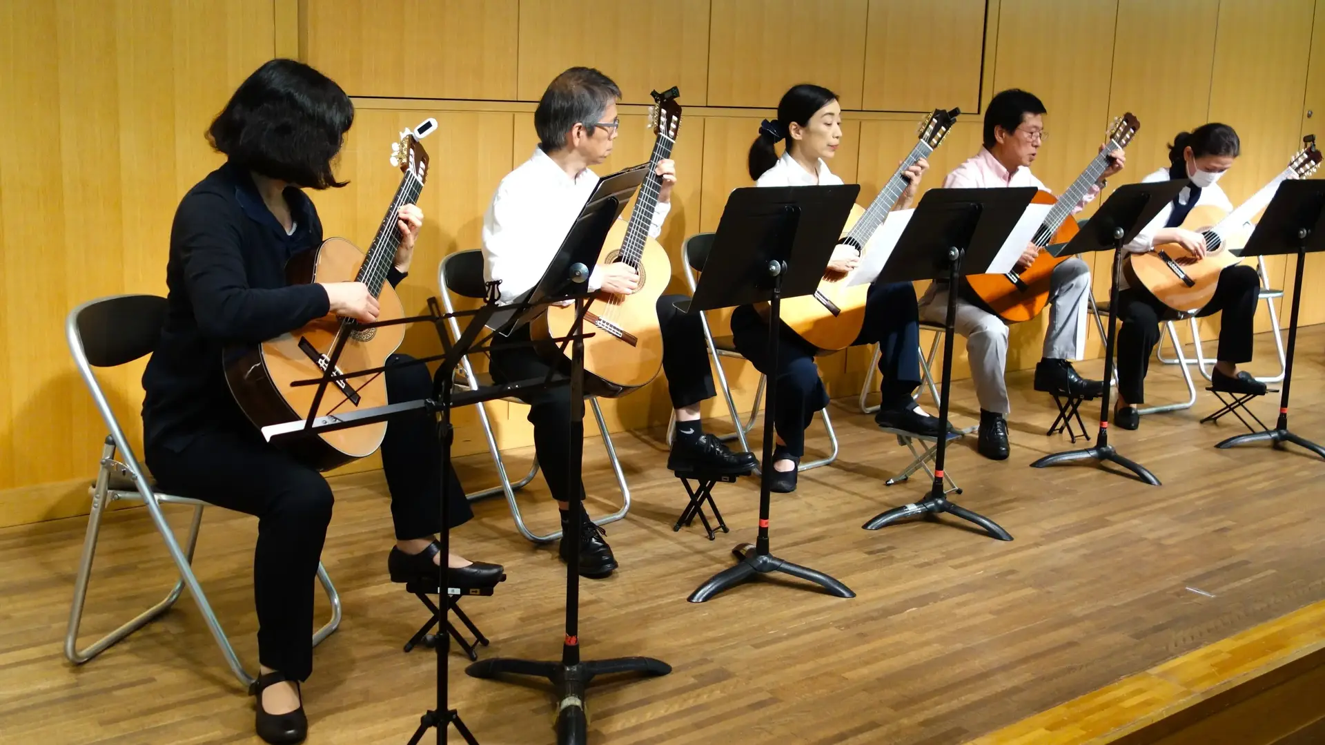 さいたま市浦和・東浦和のギター教室　小林荘友ギター教室発表会のギターアンサンブル演奏