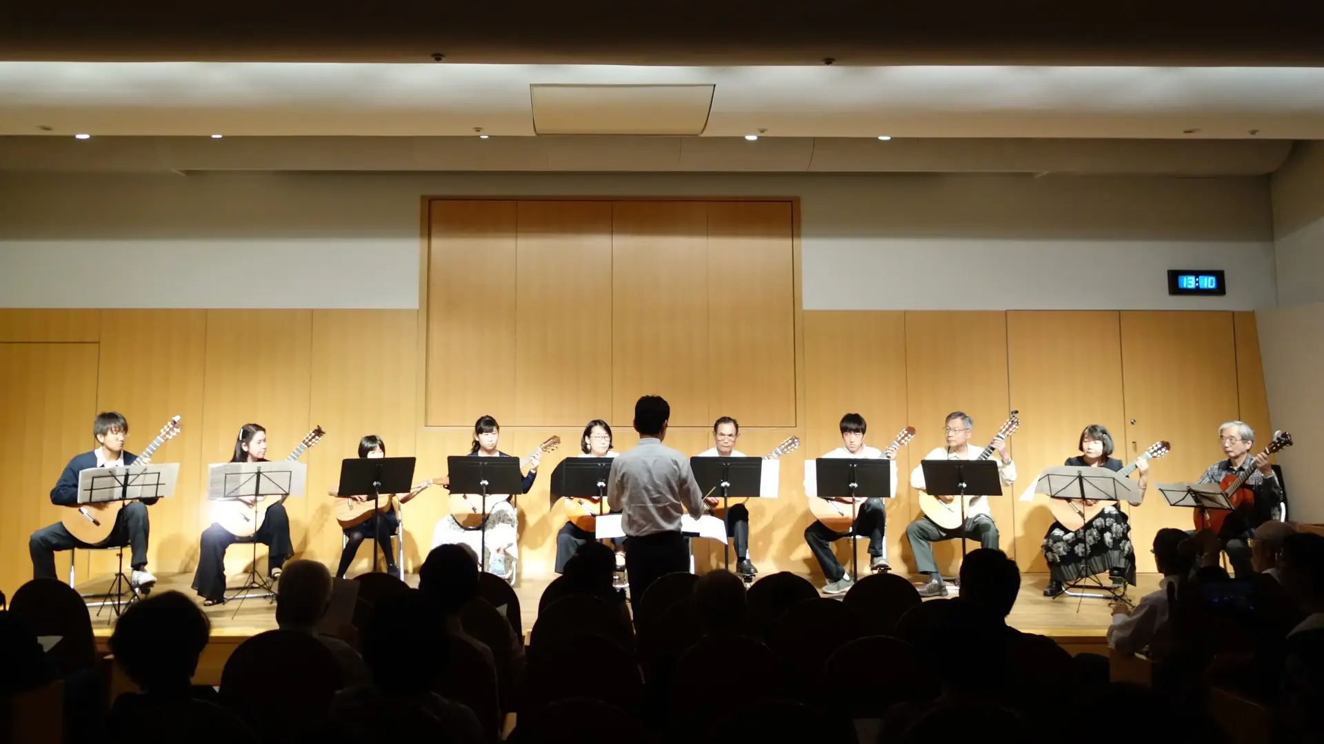 さいたま市浦和・東浦和のギター教室　小林荘友ギター教室のギター発表会アンサンブル指揮